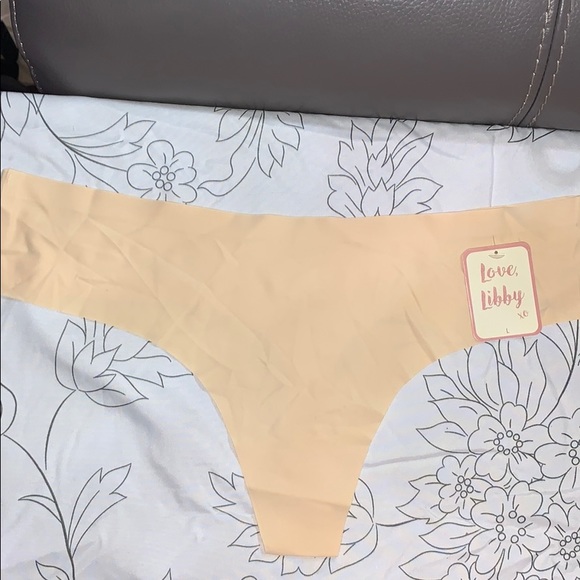 LisaBabe521's tweet photo. So good I had to share! Check out all the items I'm loving on @Poshmarkapp from @FinduSales #poshmark #fashion #style #shopmycloset #lovelibbyxo: https://t.co/CLHBPB6Hck https://t.co/ogR0iMBJfA