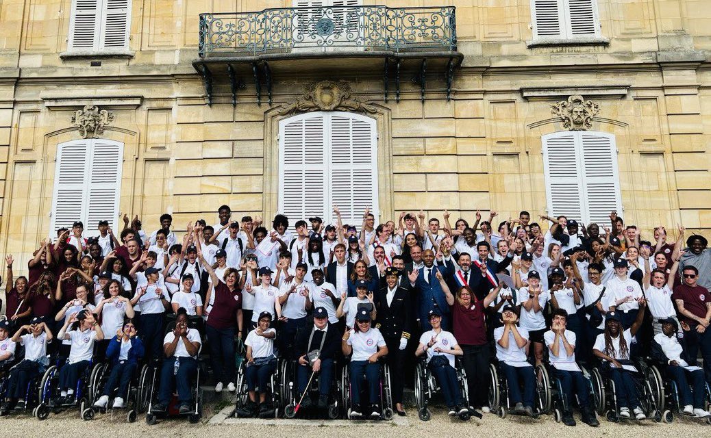 Formidable après-midi à la cérémonie de clôture à <a href="/villederueil/">Rueil-Malmaison</a> de cet #SNU inédit, partagé par des jeunes de toute la <a href="/RegionIleFrance/">Region IledeFrance</a> et des élèves de l’<a href="/erea_jean/">Erea Jean Monnet</a> de Garches #Fraternité 
Merci à Valérie Urvoy et ses équipes d’avoir permis par leur engagement ce partage !