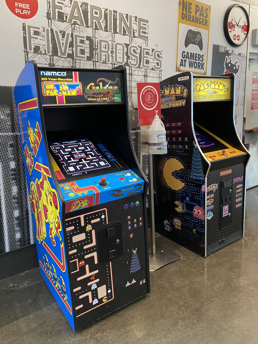 DRaises's tweet photo. Killing some time at the Montreal airport before we fly back to Tampa.  Found these two arcade machines on free play. Genius! 🕹️ https://t.co/6V0552YPvS