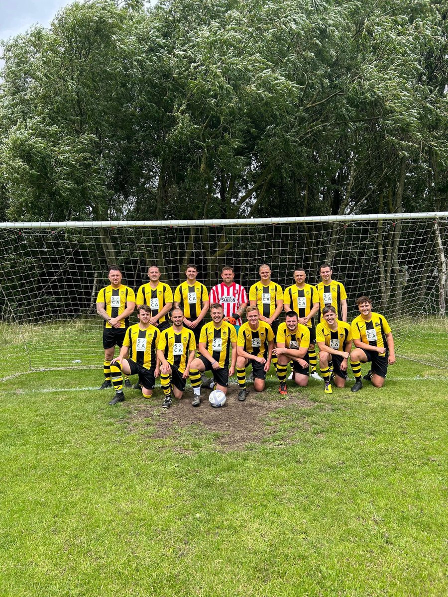 W_R_F_C's tweet photo. A few Ex royals played in the Ashley Cross memorial game vs @OfficialKGFC today. 

The Crossy XI 4-3 @OfficialKGFC with money raised for a great cause.

@rronCross ❤️ https://t.co/YgopWlVfr1