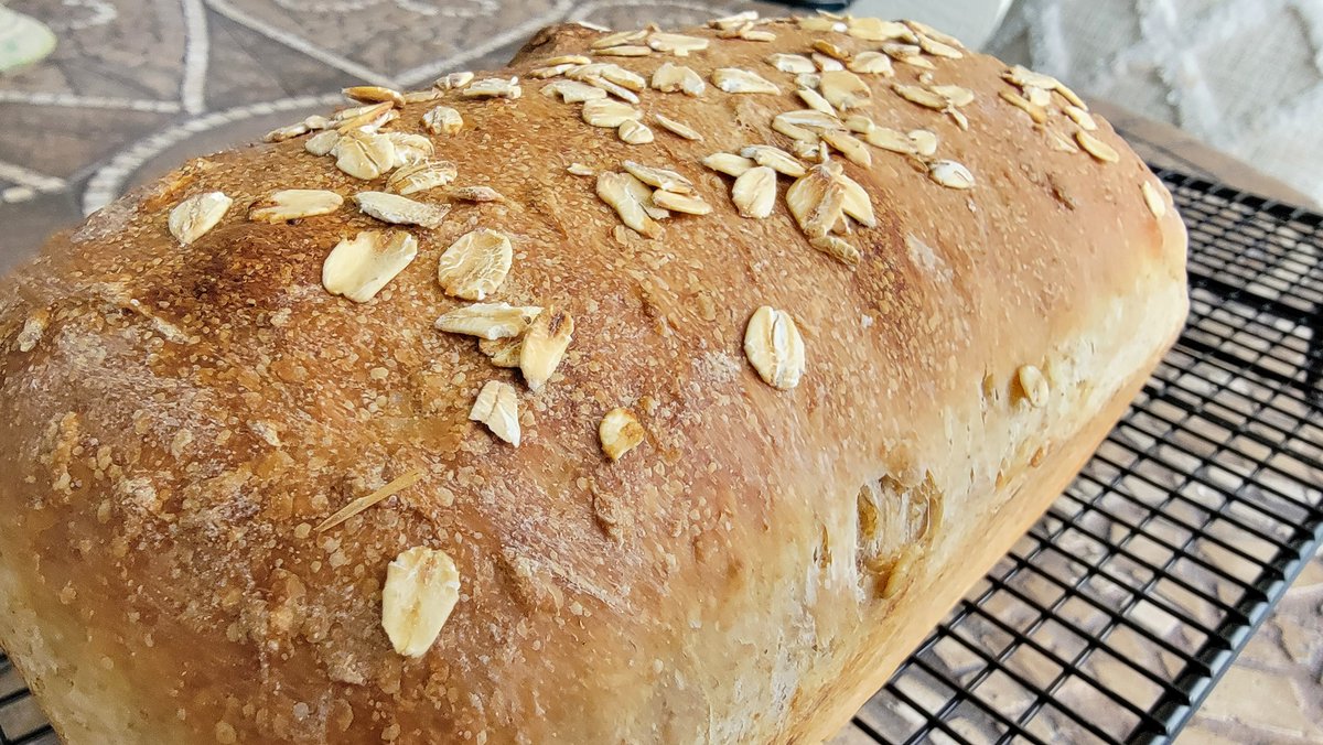 EricTaubert's tweet image. This morning's bake: Soft Maine-Maple Oat Sourdough Sandwich Bread.

This would work great for a French Toast presentation...

#sourdough #realbread #bread #nocommercialyeast #mainemaple #maple