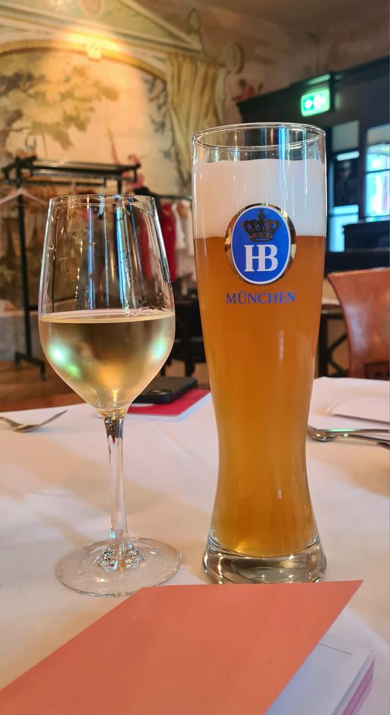Opernjunkie's tweet photo. "No, no, I'll take no less,
Than all in full excess!" 😄
#InterOpernWeizen https://t.co/JgwRo7xdD5