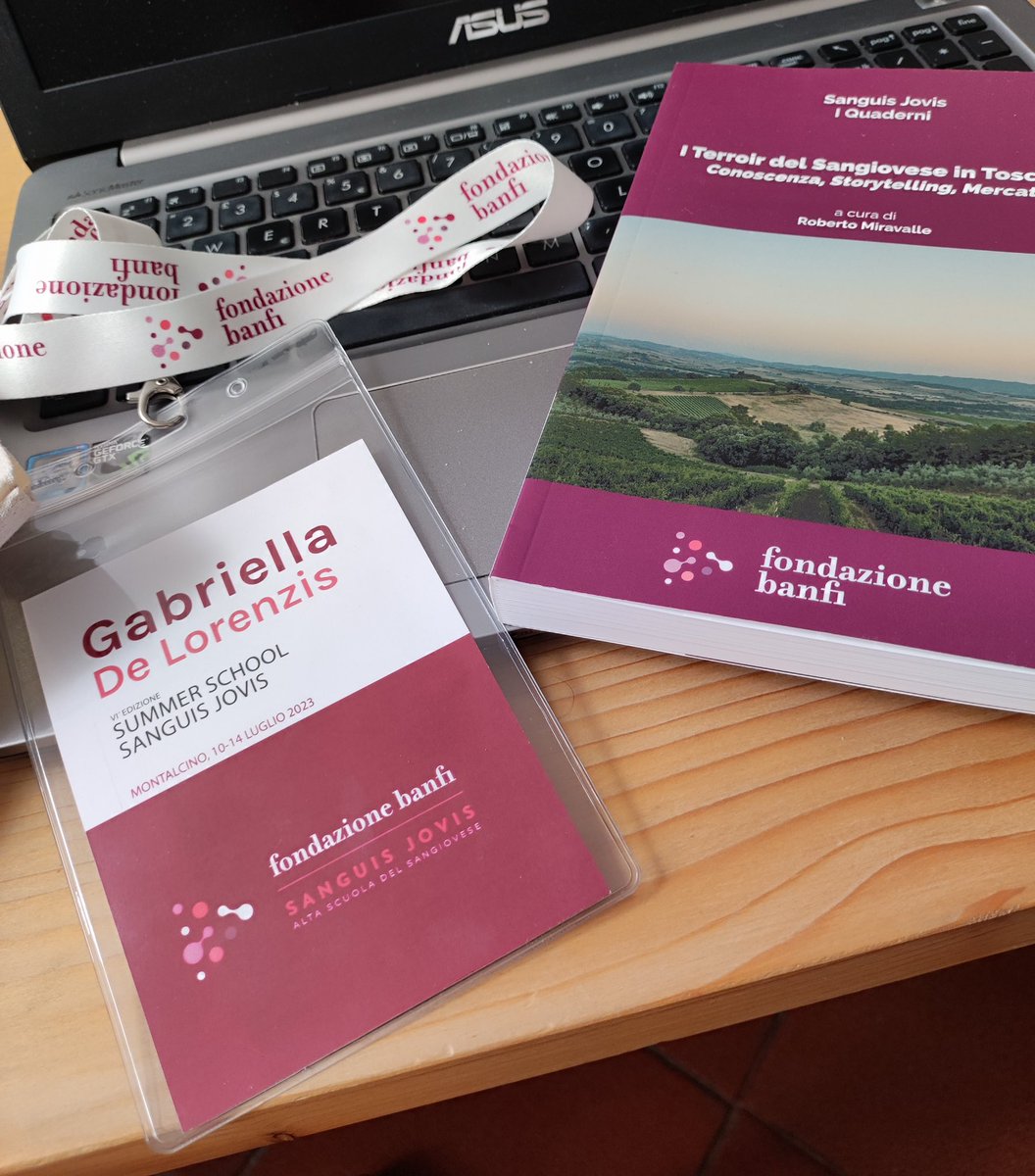 DeLorenzisLab's tweet photo. Ieri, si è conclusa la VI edizione della #SummerSchool #SanguisJovis ad OCRA #Montalcino dal titolo "Il #Sangiovese #phygital: dalla #vigna al #metaverso".  Tra gli ospiti c'era @G_DeLorenzis del @disaa_press che ha parlato di #RNA #dsRNA #genomeeditign #epigenetica #cloni https://t.co/NtuOZjcBaj