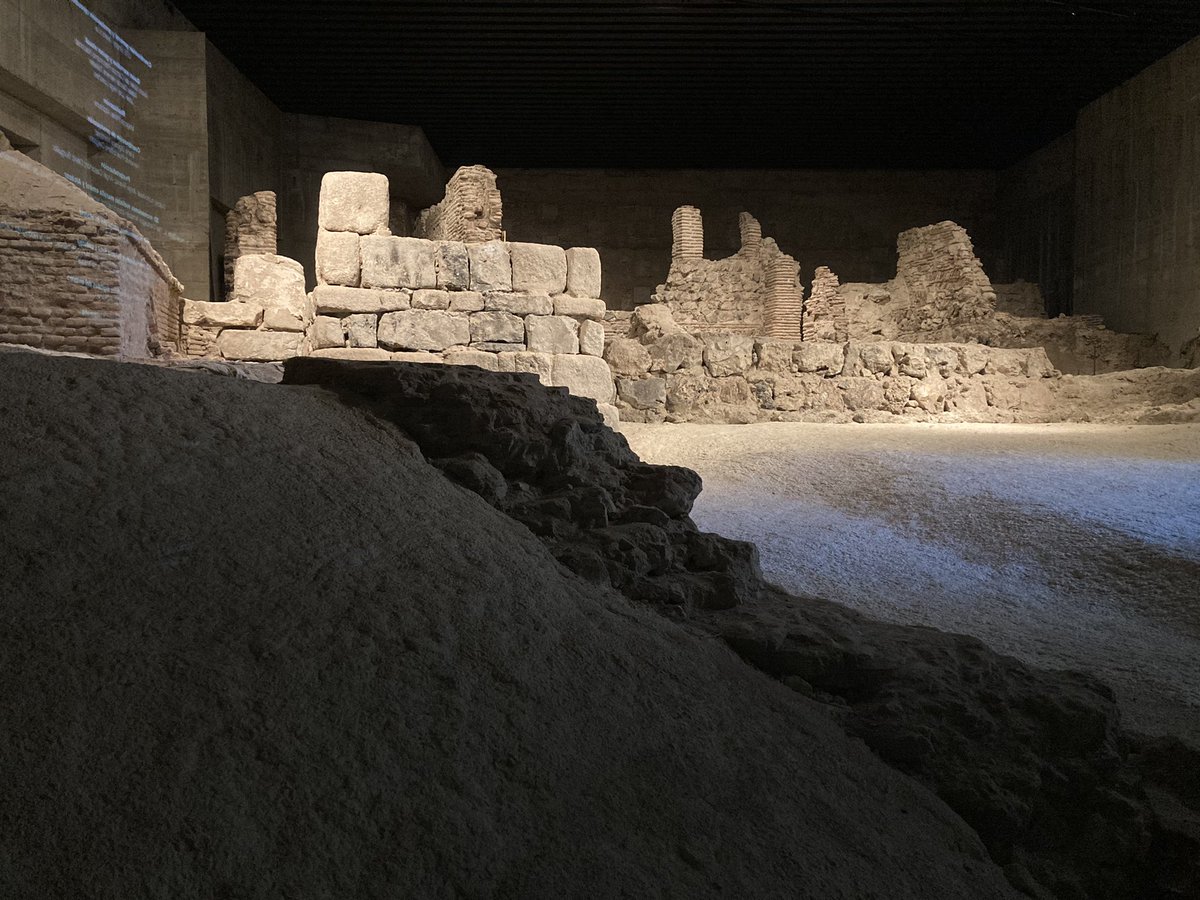 seco_serra's tweet photo. Primera visita a la Galería de las Colecciones Reales @PatrimNacional, no será la última.Arqueología para mamá, unicornios y murciélagos para los niños… y piezas  como el San Miguel de La Roldana (atención al rostro del demonio, parece que te lo fueras a encontrar por la calle) https://t.co/IkwWJ0oKDm