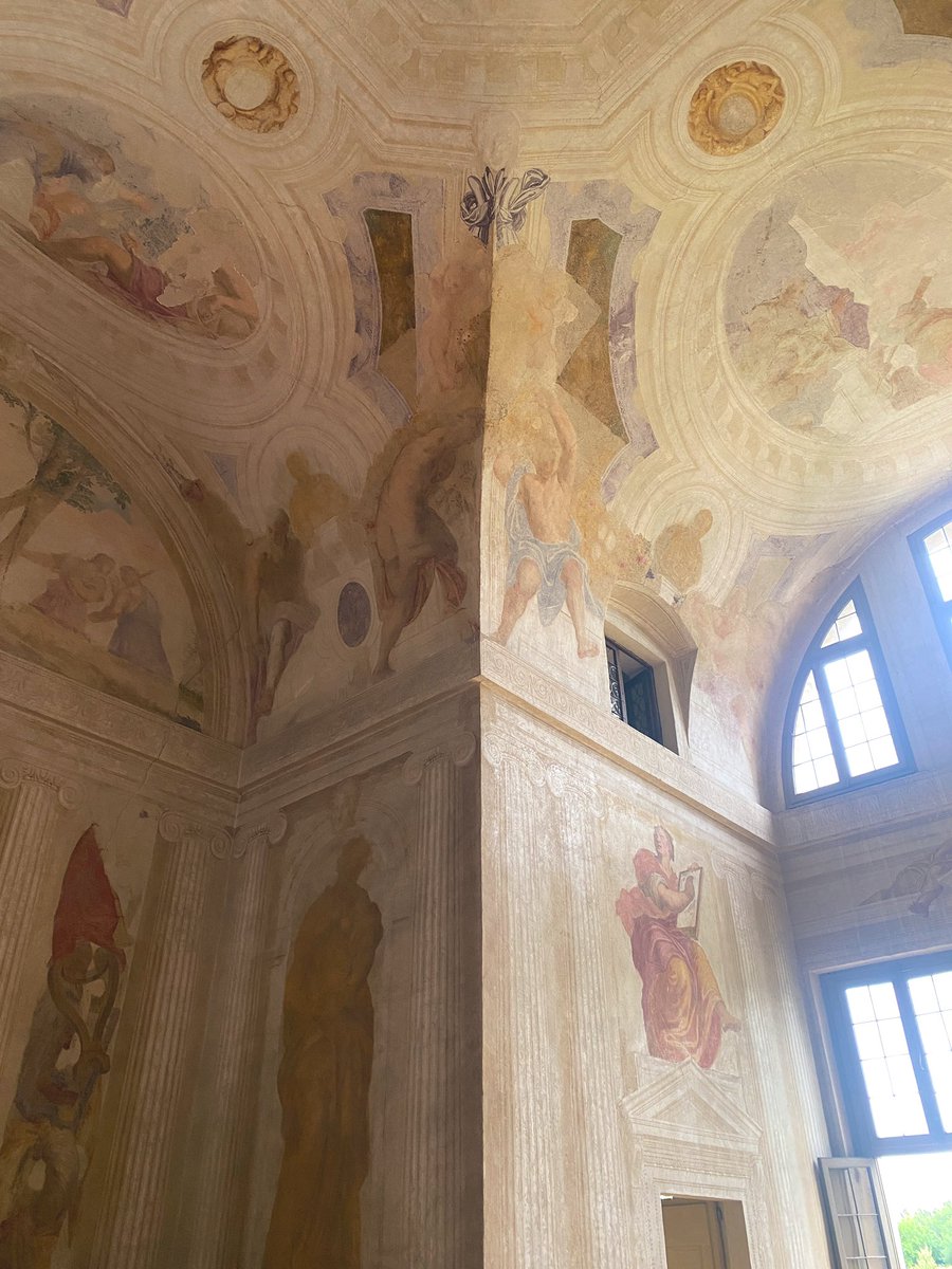 dnorell's tweet photo. Frescoes complicate the reading of Villa Foscari’s ideally proportioned rooms. No wonder Rowe et al. never mentioned these frescoes. https://t.co/A0Fym4FjP1