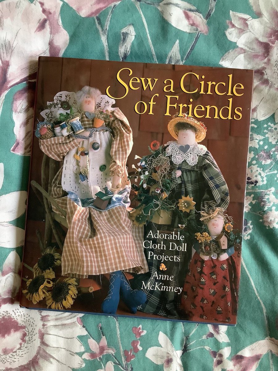 WatsonsVintage's tweet photo. NEW LISTING An ADORABLE rare Vintage 1997 Craft Book. https://t.co/VWRlrXDCFi Sew A Circle of Friends contains 34 easy to sew doll and animal projects. #SewingBook #StuffedDolls #HandmadeGifts https://t.co/d1ssBaYEkM