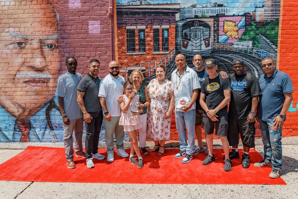 CMSalamancaJr's tweet photo. Thank you #TatsCru &amp; @officialympj for your outstanding work at capturing the best of the #Bronx, and for providing our community, and visitors, with such a stunning view!

(2/2) https://t.co/nQ0VCOGmGW