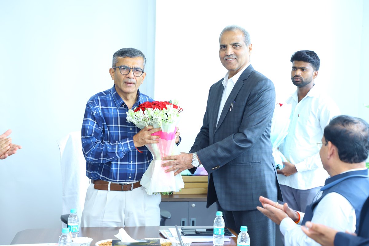 nicdc01's tweet image. During the visit, a detailed presentation on the project status of #Shendra Bidkin Industrial Area was given by Shri Suresh Kakani, IAS, MD-Maharashtra Industrial Township Limited (#MITL).