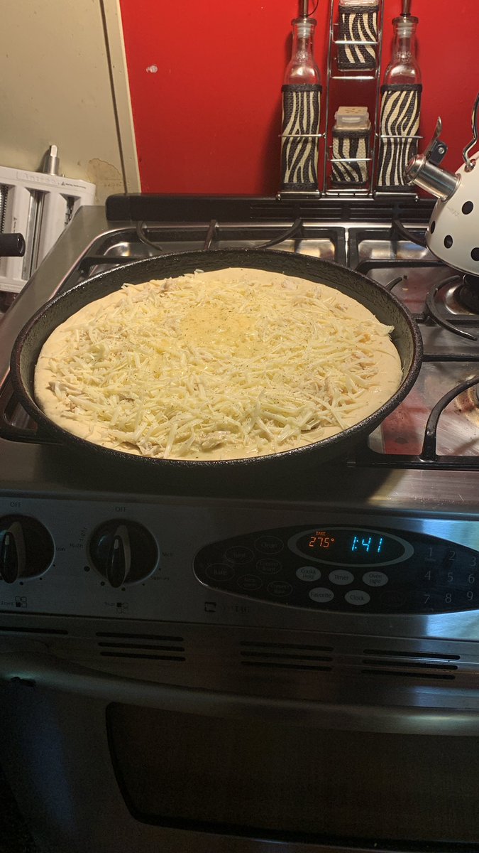 Toparecz's tweet photo. When my girl is hungry and wants pizza but you want chicken Alfredo, you get creative lol so happy she lets me try things like this because my secret talent is cooking https://t.co/hWoLpr2qwm