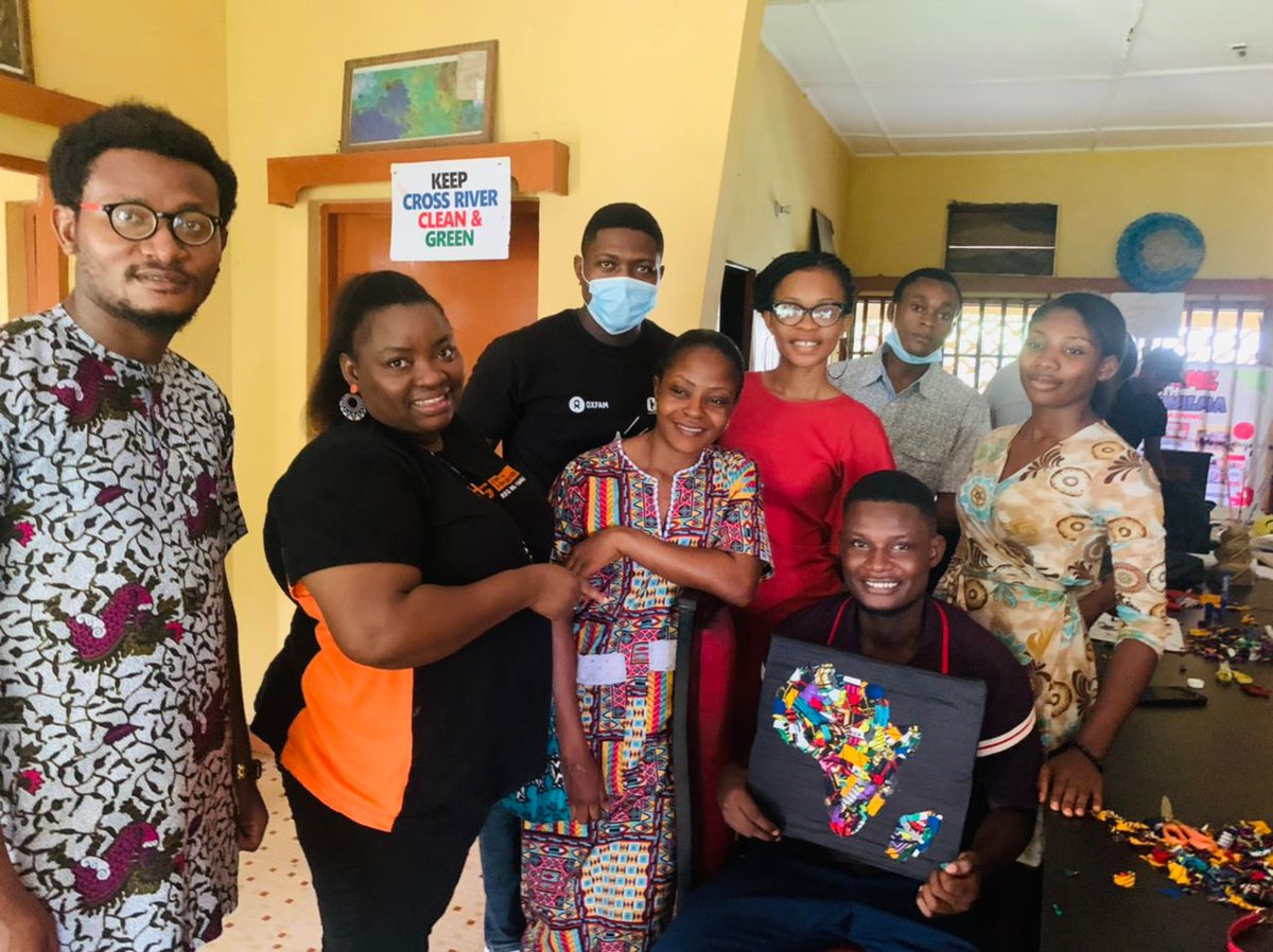 BRC_NG's tweet photo. Today #HappyWorldYouthSkillsDay2023 a group of young and enthusiastic Bio-rescuers gathered in #Calabar to clean, sensitize and channel their skills into solving #EnvironmentalProblems of waste. Where paper, plastic, and fabric waste were recycled into beautiful reusable items. https://t.co/ObYBi9MsOg
