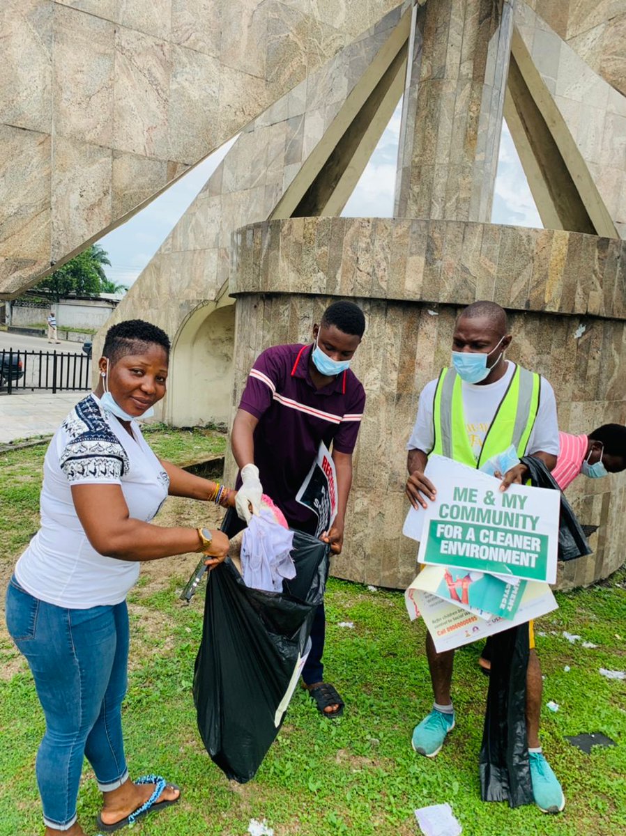 BRC_NG's tweet photo. Today #HappyWorldYouthSkillsDay2023 a group of young and enthusiastic Bio-rescuers gathered in #Calabar to clean, sensitize and channel their skills into solving #EnvironmentalProblems of waste. Where paper, plastic, and fabric waste were recycled into beautiful reusable items. https://t.co/ObYBi9MsOg