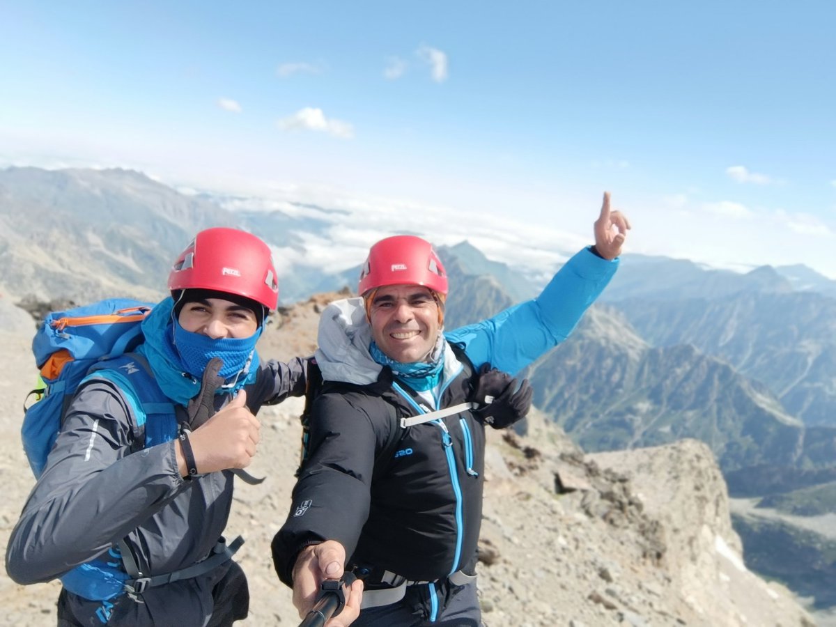 sandp36's tweet photo. Si la vida te deja disfrutar de estos momentos....yo por lo menos me siento afortunado.
Imposible trasladar con fotos lo que vemos y vivimos. Una mole que nos ha sorprendido.
#Balaitus 3144m.
#Pirineos
#Montaña https://t.co/gltfbFIBD1