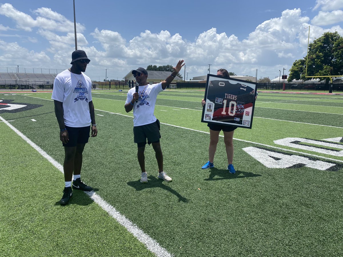 JacquesDoucet's tweet photo. Congratulations to 2019 @LSUfootball national champion, @Panthers tight end and former Donaldsonville Tigers star Stephen Sullivan, who had his high school number retired Saturday afternoon. #LSU https://t.co/T3uu4SRyKB