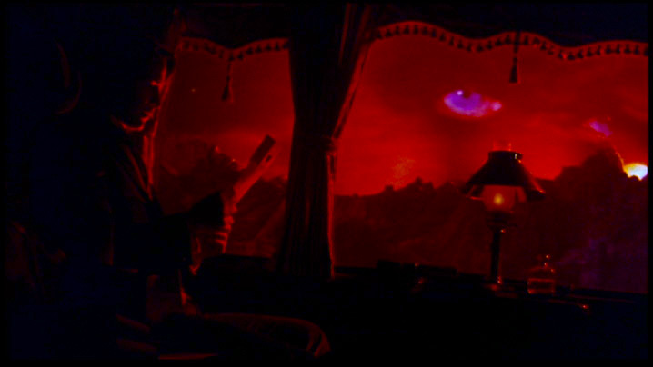 LonnieNadler's tweet image. Coppola's DRACULA is mesmerizing. 

One of the most visually daring and bizarre films ever made, and it utterly rules because of it.