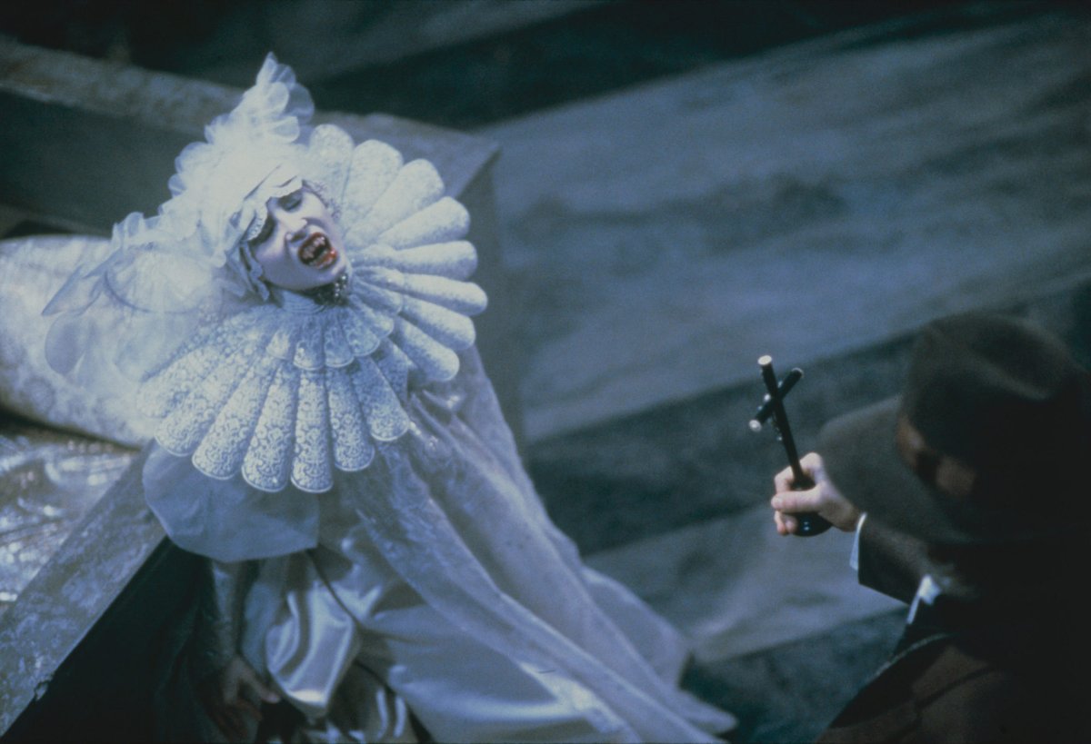 LonnieNadler's tweet image. Coppola's DRACULA is mesmerizing. 

One of the most visually daring and bizarre films ever made, and it utterly rules because of it.
