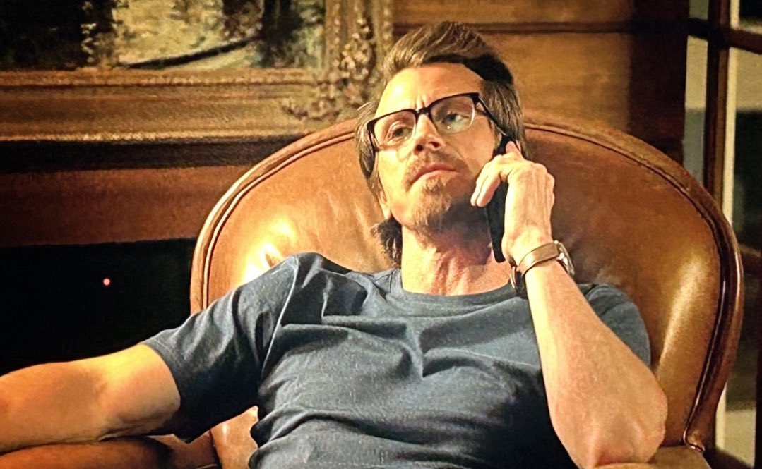 Just assumed the tutor in “The Tutor” was Guy Pearce until looking up the cast about halfway through. Head exploded. But Garrett Hedlund held how his own just fine. https://t.co/FgEklUlXil