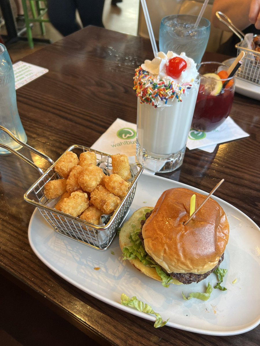 Took a little road trip to St. Charles from Milwaukee! #WahlburgersSTC