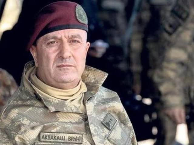 Emekli Korgeneral Zekai Aksakallı:  

"Fetö Terör Örgütü’nün faaliyetlerine devam ettiğini görüyoruz. Özellikle son birkaç aydır emarelerini aldığım çok kritik olaylara tanık oldum. Örgütün mensuplarının beklenmedik yer ve zamanda çeşitli eylemlere girişebileceklerini