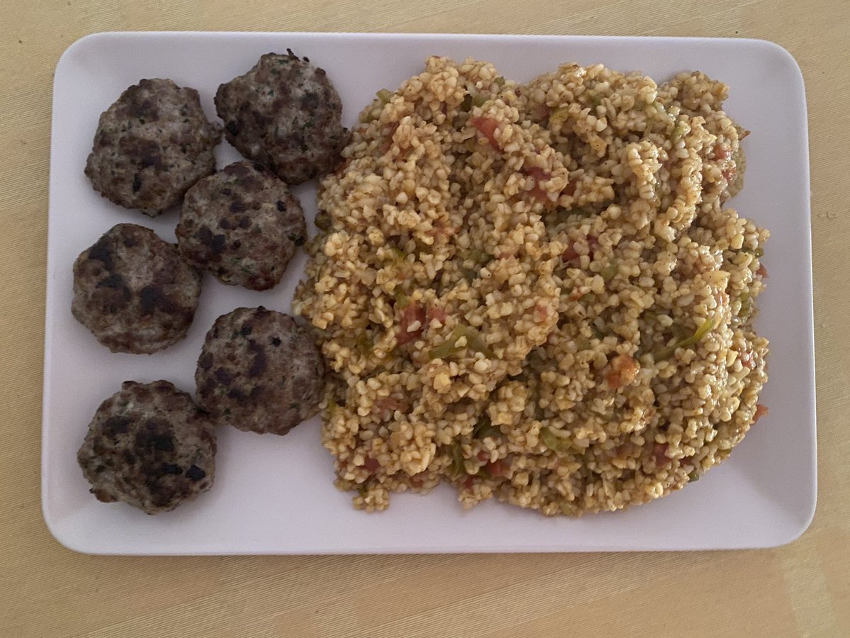 Многи од вас знају да у Барселони радим као преводилац у судовима и полицији и немам радно време - дежурна сам 24/7 (али нисам увек дужна да прихватим асистенцију) и возам се, по потреби, по целој Каталонији.

Данас сам морала да радим.
Изашла сам из куће у 07:00, возила се 170