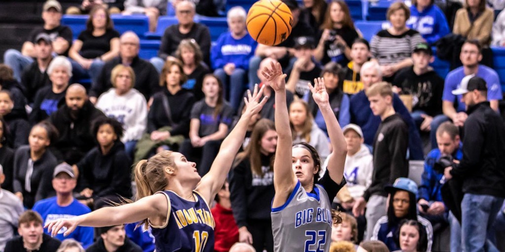 WCIA News recently did a profile on Millikin University's Elyce Knudsen, Big Blue women's basketball senior and three-time All-American, and her impressive basketball journey.

Read this story by visiting ow.ly/JqIb50PaWiU

Watch the video at ow.ly/2h3O50PaWiT