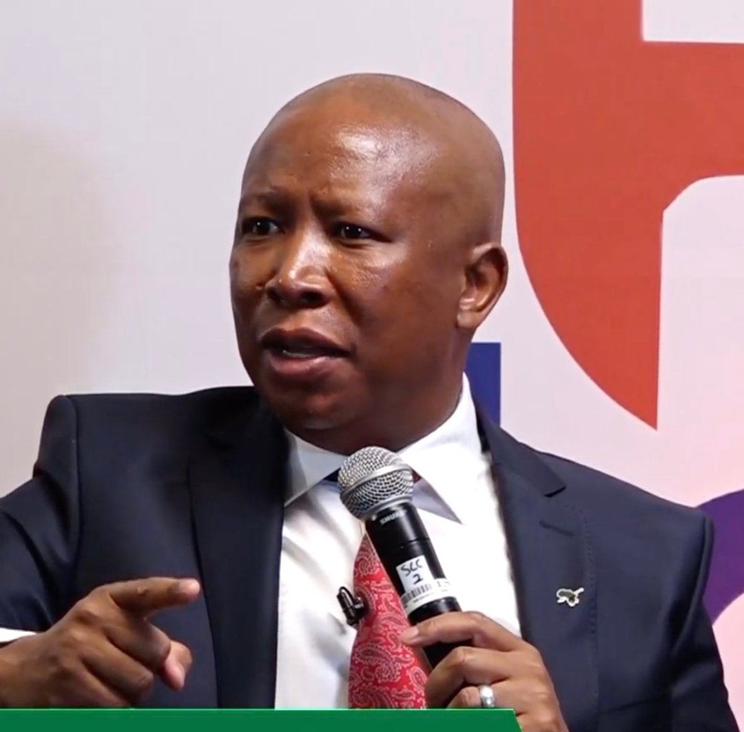 themba1249's tweet photo. @Julius_S_Malema 

Walked into that diologue with South Africa's top editors without a note or on iPad.

He only needed his political brain. Genius 

Ngena President 

#EFFTurns10 https://t.co/jd9OJAv3th