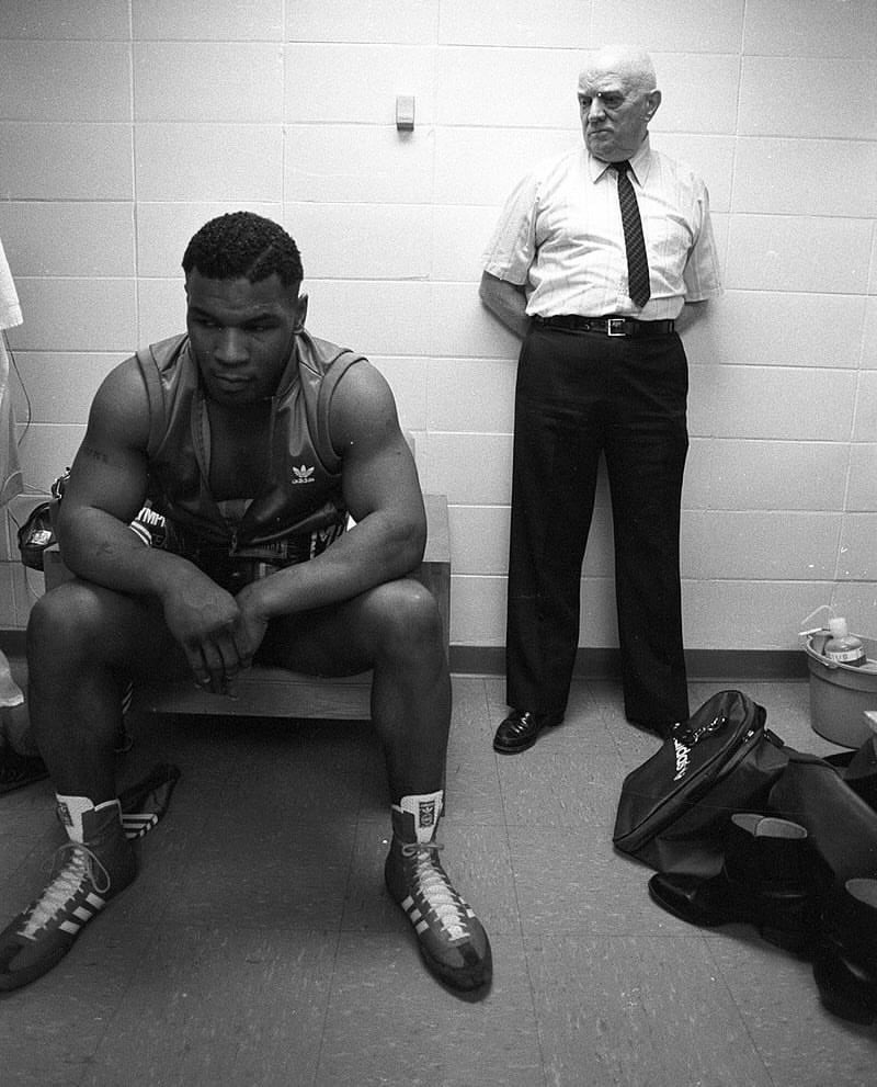 ثريد : 

ملك الحلبة “ مايك تايسون “ 👑🥊
وقصة توبته التي كان صداها في جميع أرجاء العالم 

تابع السرد ♥️: