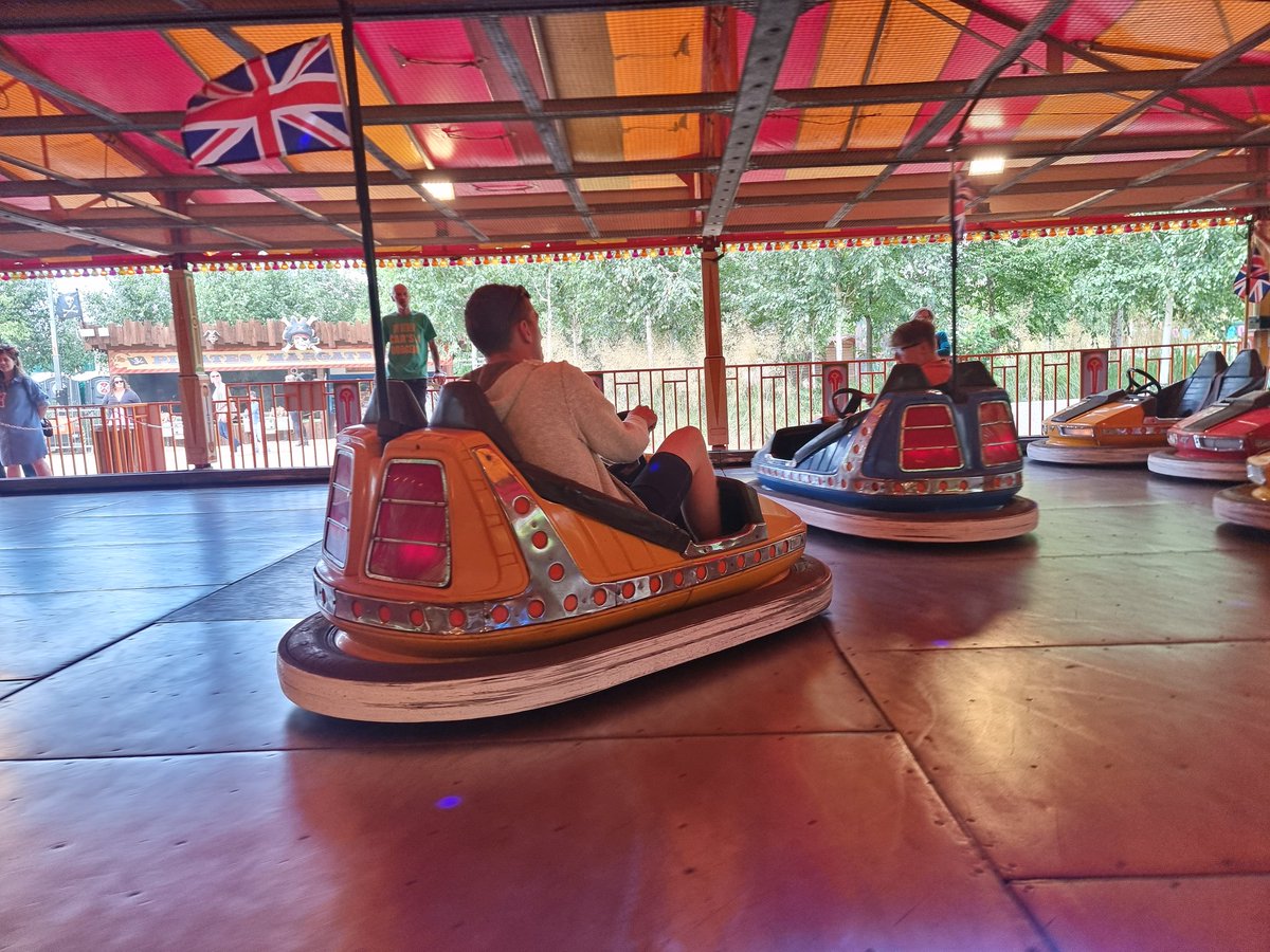 JBurdis's tweet image. Had a lovely day in Margate today! Delicious food at @BowsKitchen (we definitely recommend it) followed with a fun time at @DreamlandMarg 
Gotta say the staff were brilliant with our autistic son, especially on the dodgems &amp;amp; Hurricane jets 👍 
#autismfriendly #AutismAwareness
