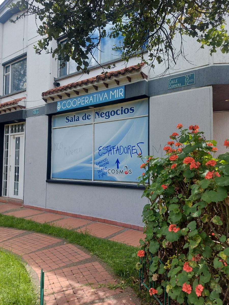 FaArevalo's tweet photo. Increíble que #CooperativaMIR haya estafado a tantas familias, pero lo es más, que esas familias hayan confiado en esta guarida de hampones. Ya debieron largarse del país a disfrutar, mientras @_supersolidaria se hizo de la oreja mocha. https://t.co/VjcIlniIbe