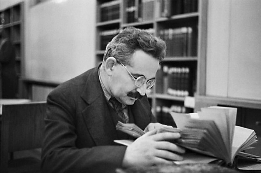 «Que "las cosas continúen así" es la catástrofe».  

El ensayista, filósofo y sociólogo marxista Walter Benjamin nació un día como hoy en 1892.