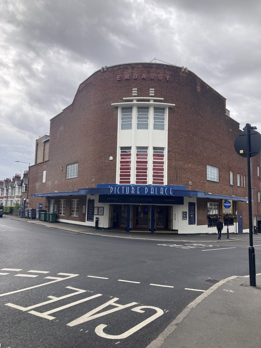 drewburrell's tweet image. Queued here for 3 hrs to see Grease with my dad &amp;amp; sister 1978 Braintree flee pit .. doesn’t look as if it’s changed much. #tripdownmemorylane