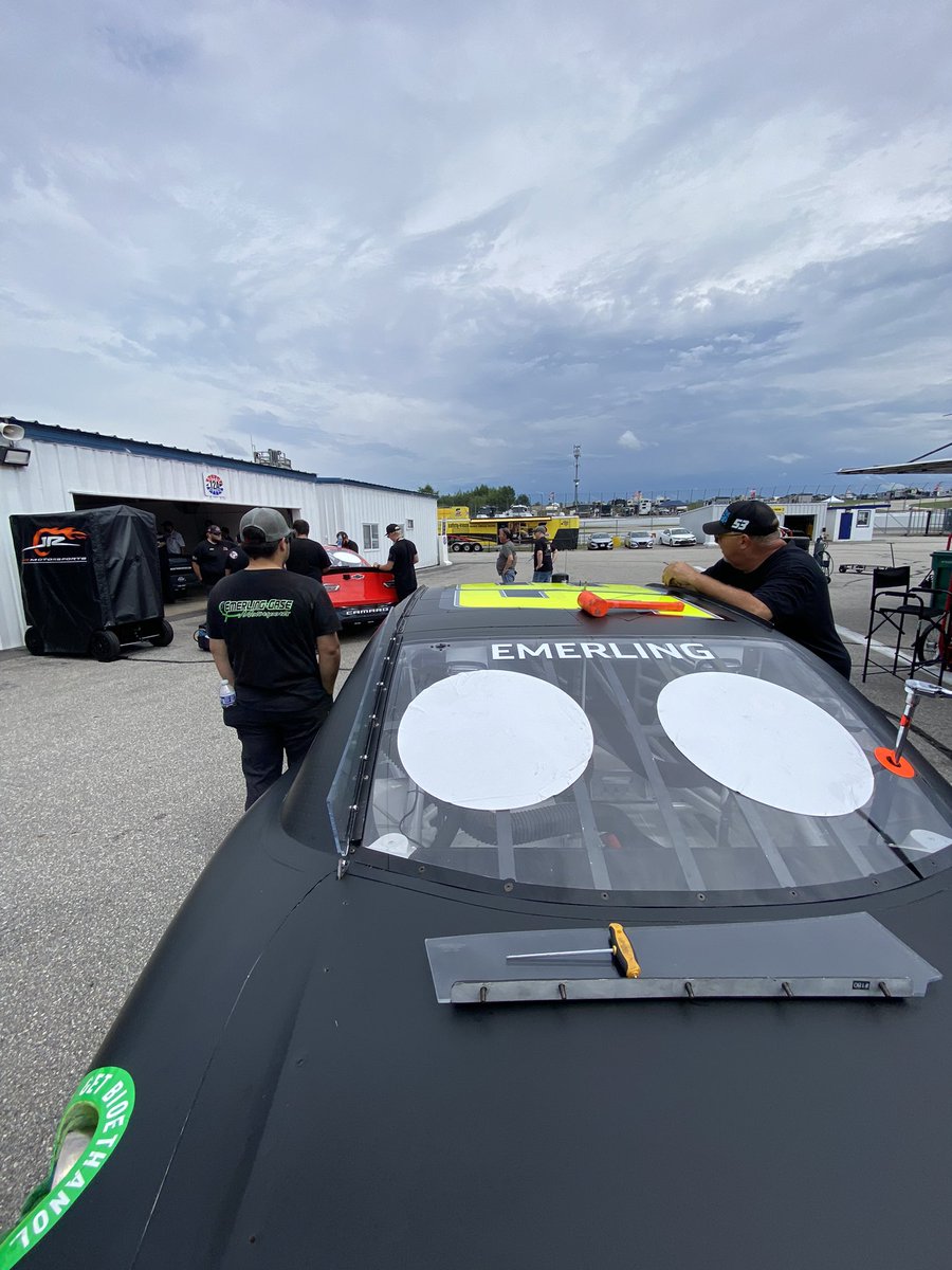 @BonesteelAero @ApexRoasters @weiss48 @LooseIsFast_Pod @EG_Motorsports the most important line of the day servin it up yesterday (i'm late) tech