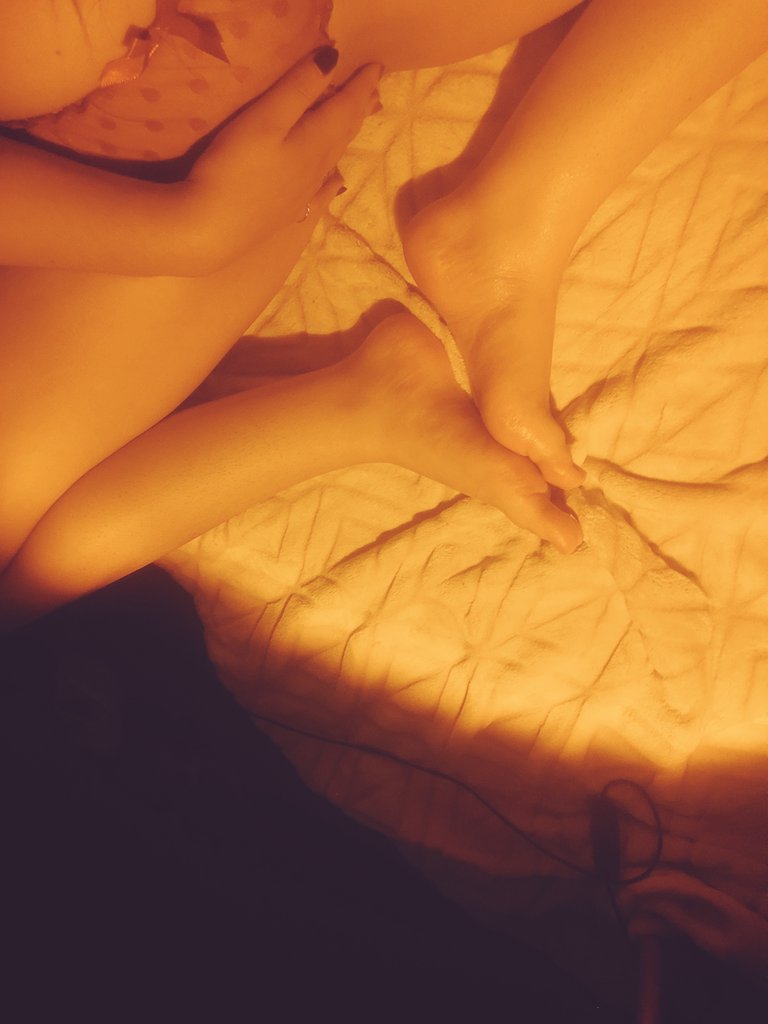 Moonbitto_'s tweet photo. Descuento en mi #OFgirls 🥺 
https://t.co/LVzjoYiBPO 🥵💋🖤
#Onlyfans #sexy #Hot #hotgirls #girls #kissme #altmodel #blacklaceline #tattoedgirl #sellingnudes #sellingcontent #bwc #teen #nsfwtwt #nsfw #nsfwtwt #horny #bisexual #kissmebaby #alter  #feetfinder https://t.co/XAFMrqqknB