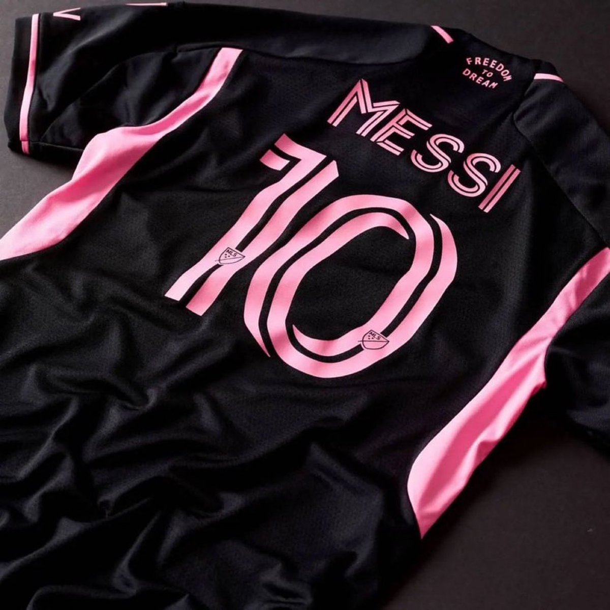 Sigue a @tdmas_cr y <a href="/SoloFiebres/">Solo para Fiebres</a>, dale RT y participa por la camisa de Messi 🐐