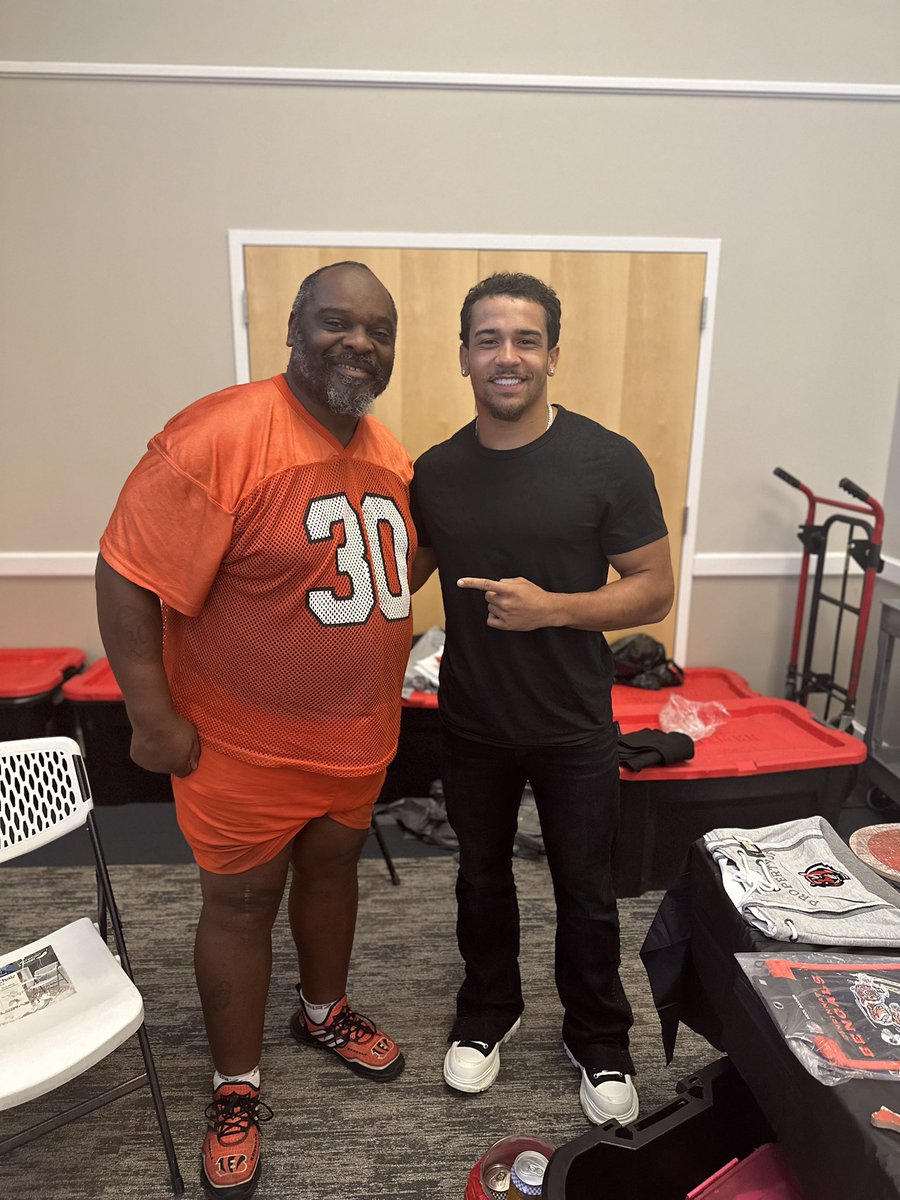 Ickey Woods (@the_ickster) on Twitter photo Great hanging w/ <a href="/chasebrown____/">CHASE BROWN</a> We got our own 30 for 30. Watch him! #WhoDey #WhoDeyNation #Bengals #EverydayImShufflin #IckeyWoods #IckeyShuffle #coldcuts #JWF Great hanging w/ <a href="/chasebrown____/">CHASE BROWN</a> We got our own 30 for 30. Watch him! #WhoDey #WhoDeyNation #Bengals #EverydayImShufflin #IckeyWoods #IckeyShuffle #coldcuts #JWF