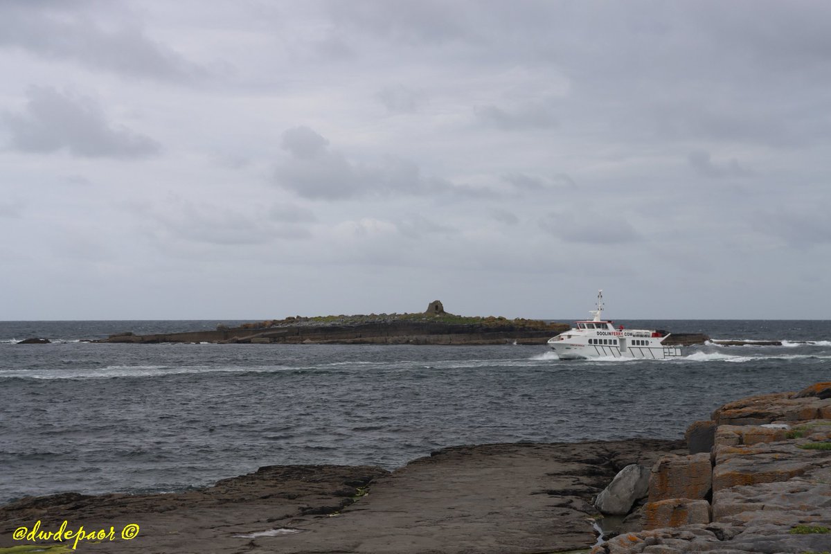 Doolin, Crab Island

One of three @DoolinFerry boats which passed by Crab Island on their way into #DoolinPier as we watched from the rocky coastline opposite.

Oileán na bPortán, Dúlainn

@ClareTourism