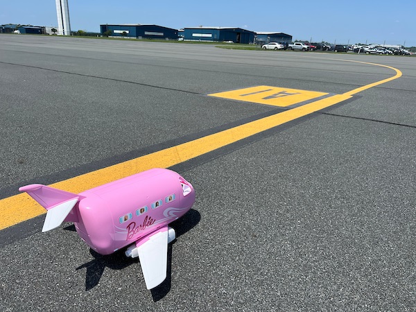 FlyILG's tweet photo. Barbie just flew in from Malibu🏖️ on her pink private jet.✈️ She has been busy with movie premieres but decided to stop by here at the Wilmington Airport. #Barbie #BarbieTheMovie #CMLF https://t.co/qu96L1aSFx