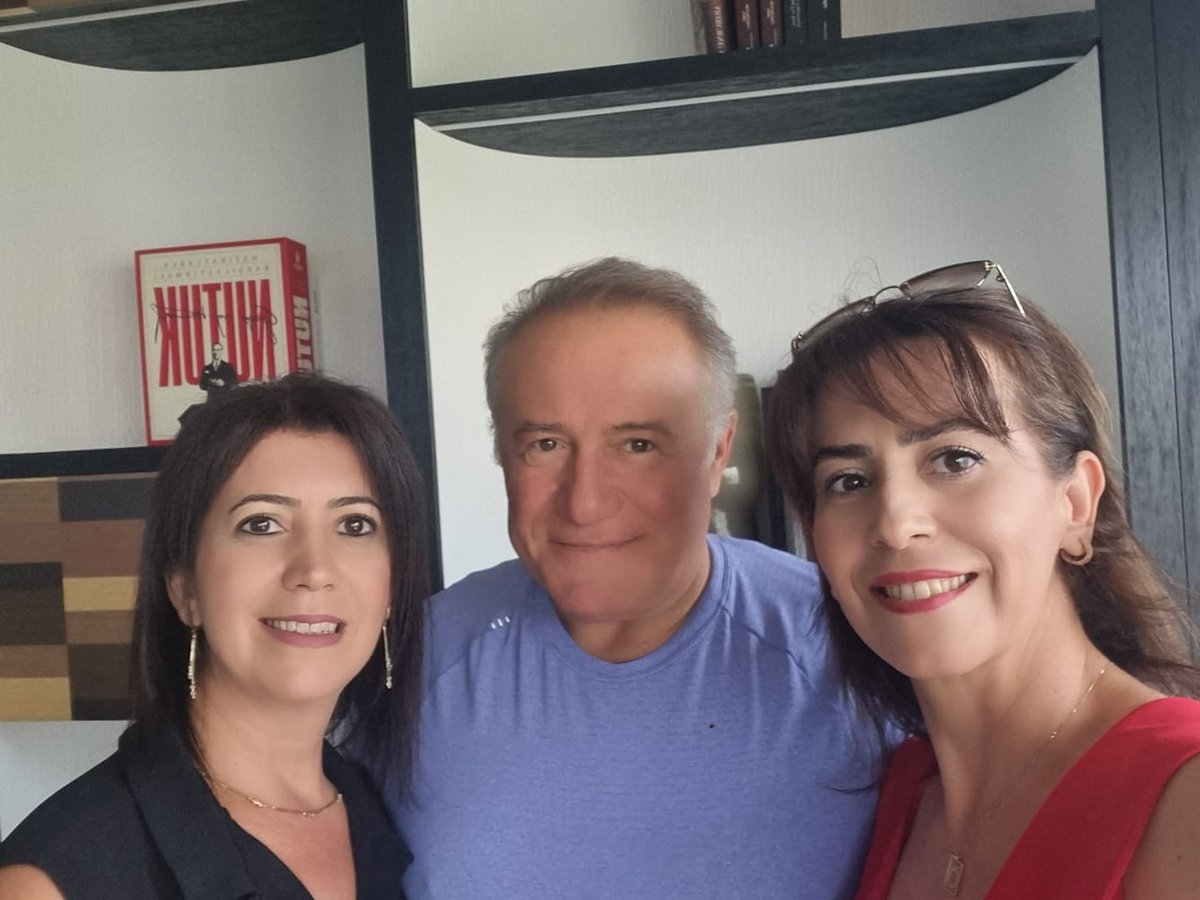 Bahçeşehir Uğur Eğitim Kurumları (BUEK) ve Bahçeşehir Üniversitesi Mütevelli Heyeti Başkanı Sayın Enver Yücel’i makamında ziyaret edip, çalışmalarımız hakkında bilgi verip, değerli görüşlerini aldık. Ekip olarak teşekkür ederiz.