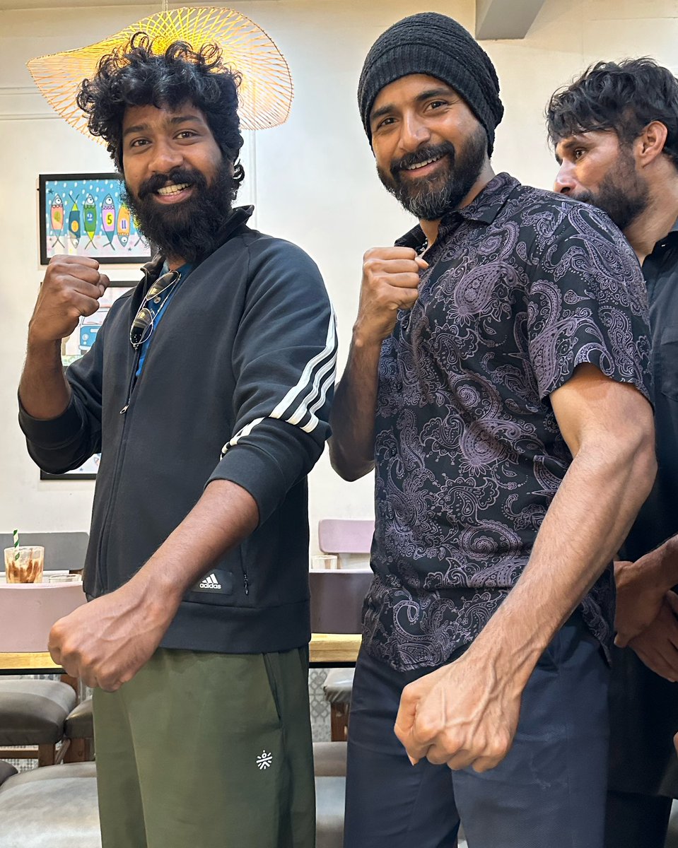 Actor @lalluTweets with Prince @Siva_Kartikeyan Anna ❤️😍

Fitness 💯🔥🫡🫡🫡

#SK21 Combo 💥🥹💯