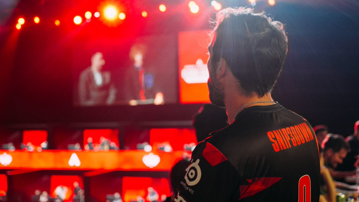 FaZeClan's tweet photo. Do or die in London. #FaZeUp https://t.co/3Z2ihI69uz
