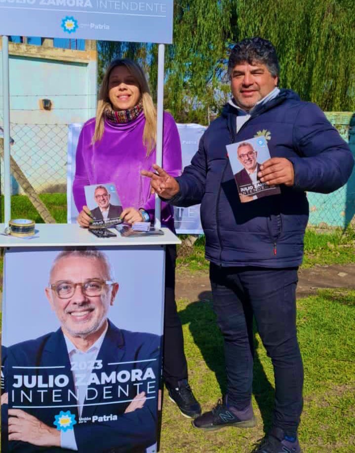 DanielNunez1960's tweet photo. Hoy la militancia del barrio #LaPaloma y #TalarSur informando a los vecinos y vecinas sobre los lugares de votación.
@ZamoraJulio Intendente 2023♥️ https://t.co/caQRnjxjUg