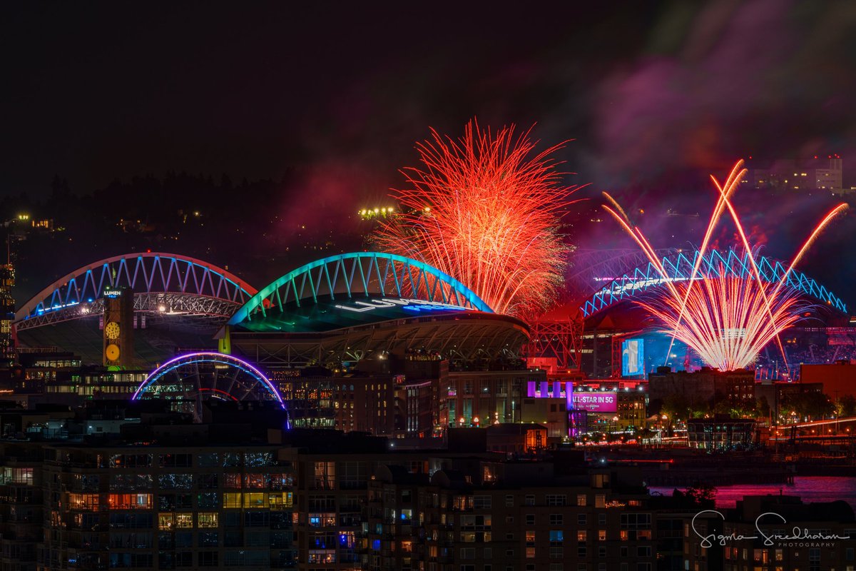 Wrapping up the #MLBAllStar week with a grand postgame #fireworks show at #TMobilePark on Friday night. #Mariners #SeaUsRise These images were made by merging multiple bursts together from the show.