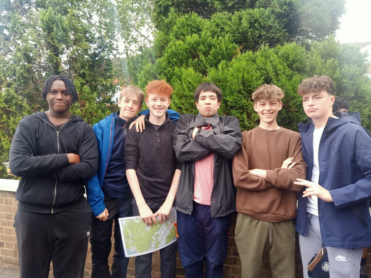 CoombeBoysDrama's tweet photo. They may have spent all week wowing audiences on stage but that didn’t stopped them being up and out early this morning to start their @DofE silver expeditions. #DramaBoys 🎭 https://t.co/1UDydX8VRe