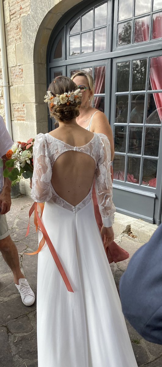 Madame_Poppins's tweet photo. La mariée ♥️ que le soleil de cette fin de journée illumine encore davantage. 

Finalement, le temps de #NullePart change souvent mais il a su faire honneur à ce moment encore en cours. https://t.co/qKC5p4LU4o