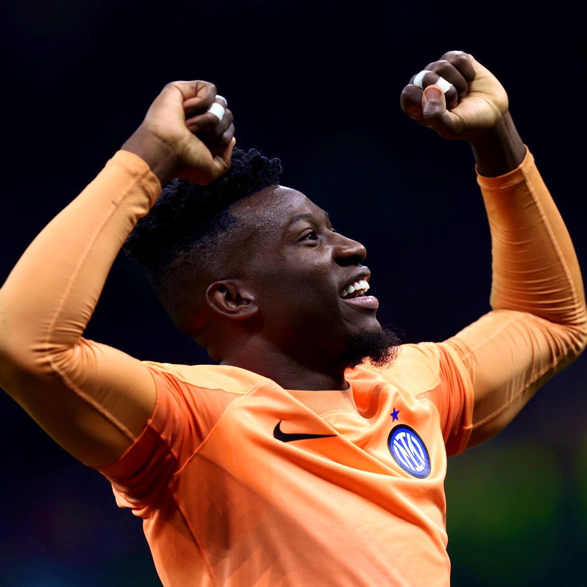🚨 Manchester United and Inter Milan have reached an agreement for the transfer of André Onana. 🤝🇨🇲

Transfer fee: €50M + bonus. 💰

The deal could be sealed as early as Monday.

(Source: <a href="/SkySports/">Sky Sports</a> )
