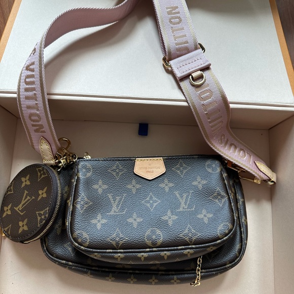 Redheadjenn73PM's tweet photo. So good I had to share! Check out all the items I'm loving on @Poshmarkapp #poshmark #fashion #style #shopmycloset #louisvuitton #tommyhilfiger: https://t.co/lIIb0SeEZR https://t.co/u08Uhfhr0g