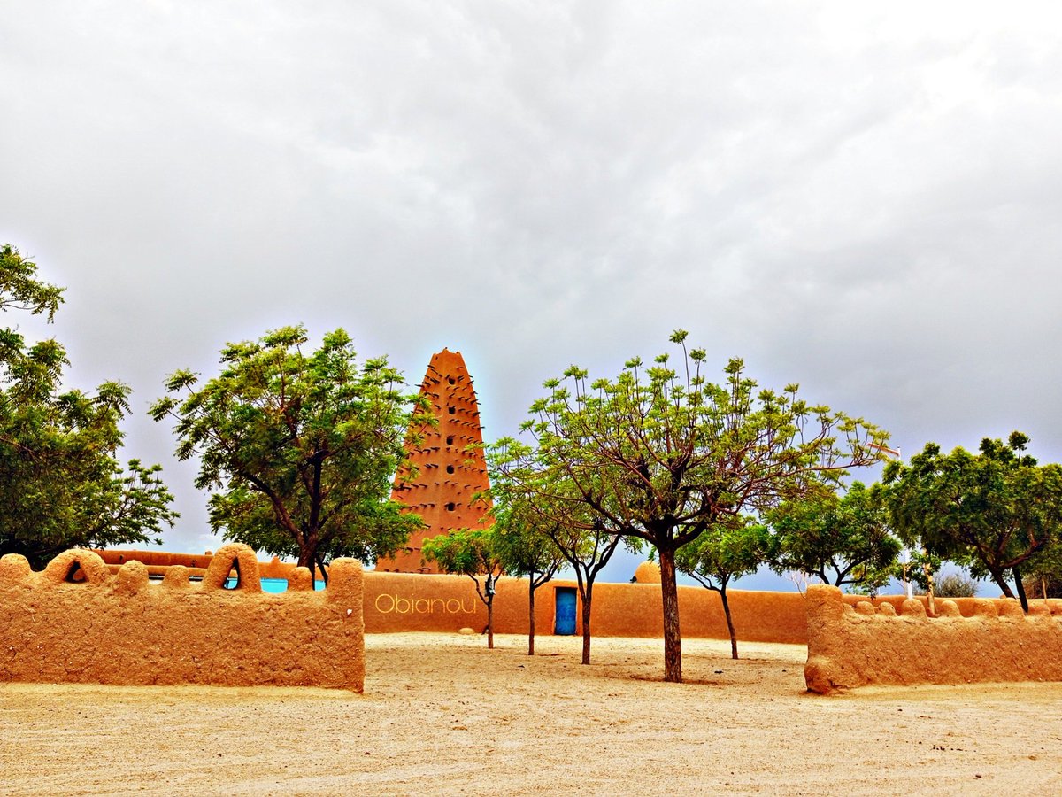Obianou's tweet photo. Grande Mosquée #EMISIKINI,
Beauté ocre centenaire qui date de plus de 500 ans d'histoires.
📸: 15.07.23 / Obianou https://t.co/Kch5AxEo15