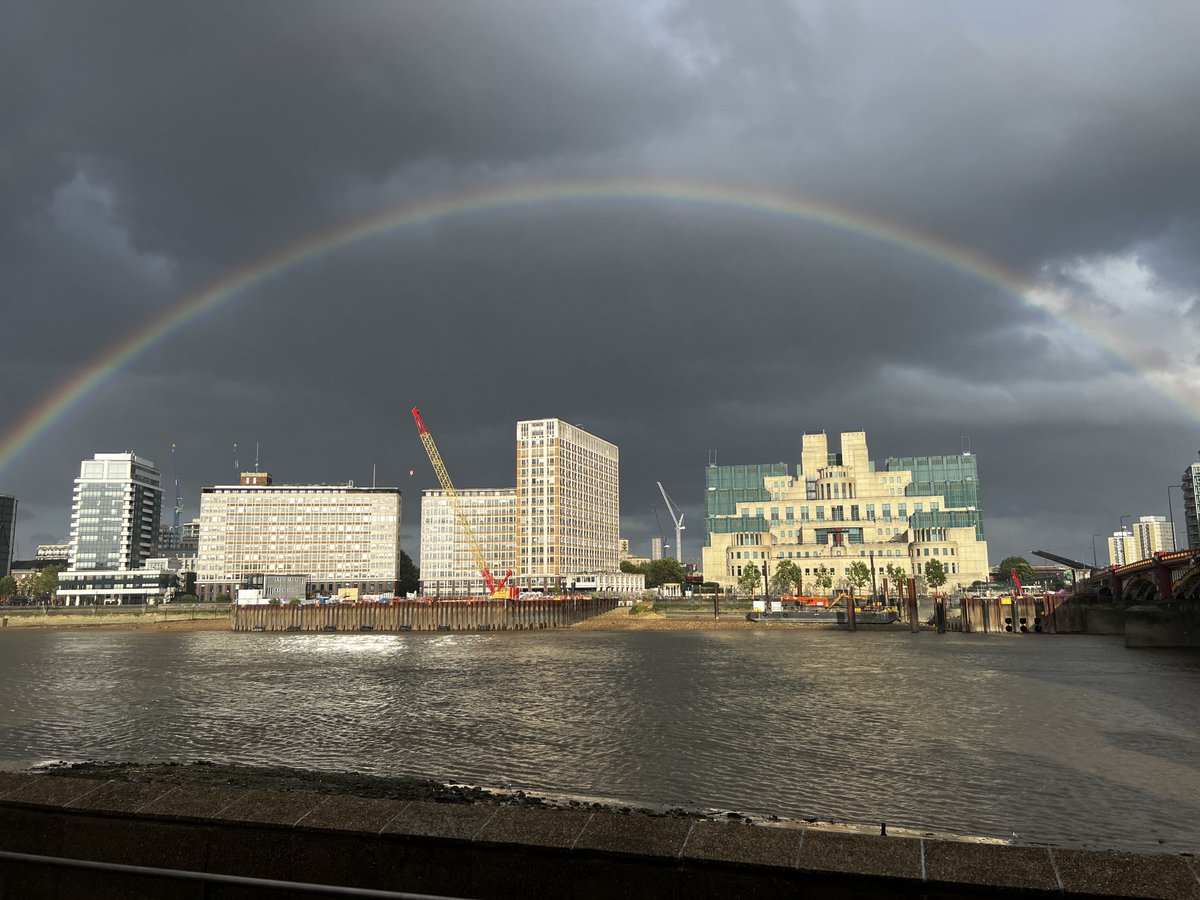 TiceRichard's tweet photo. Lovely rainbow over Vauxhall….

but something is wrong…..

No trans colours ….does that make Mother Nature transphobic? 

Sorry, “Birthing Person Nature” …. https://t.co/Fw7pyMbpW0