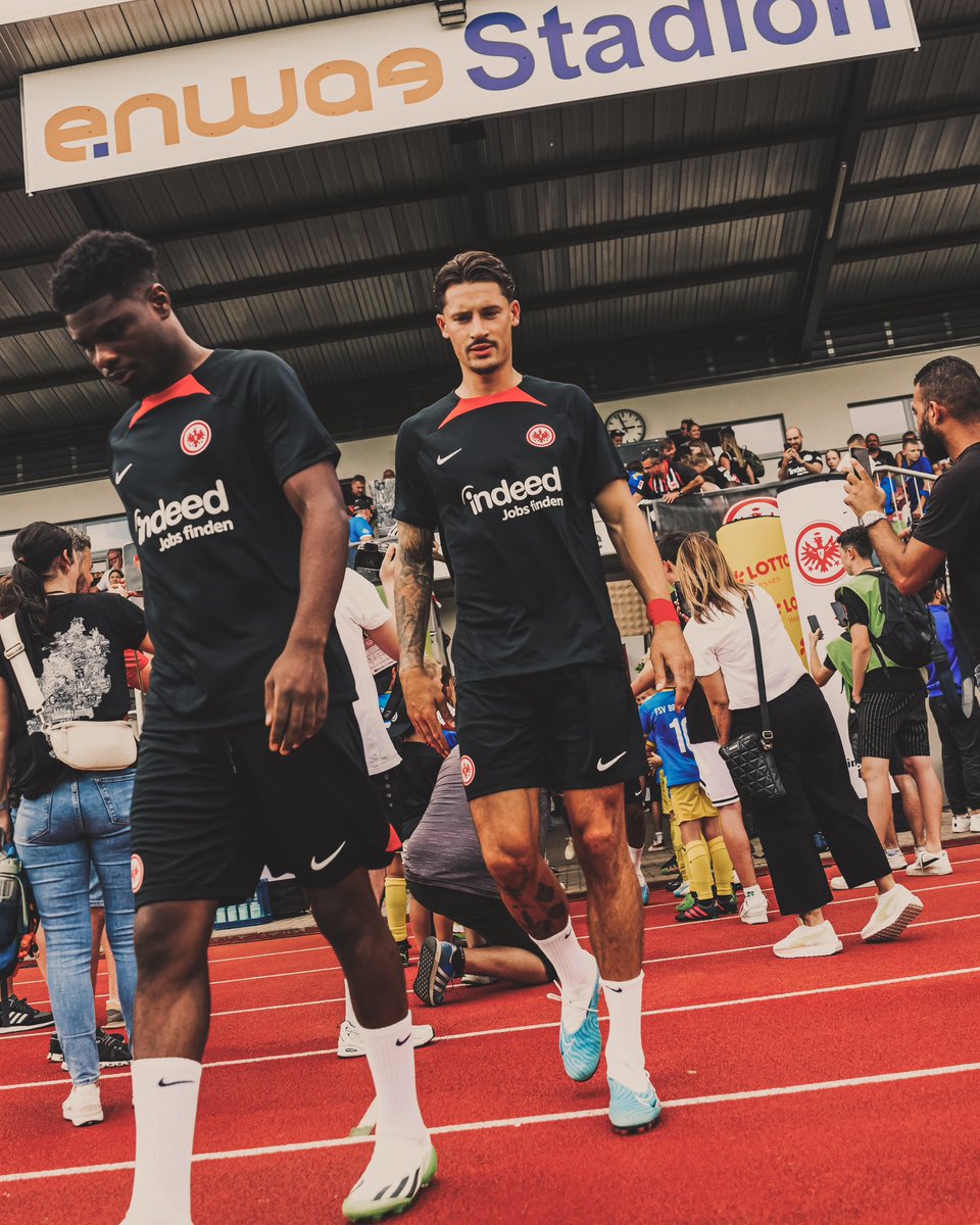 Robin Koch tweet media