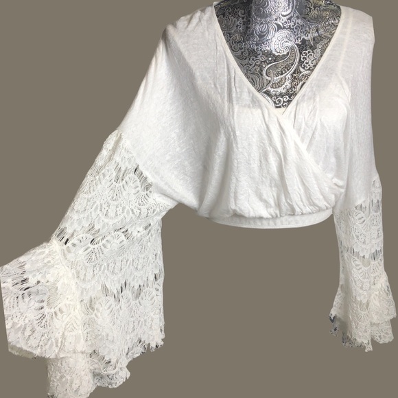 Foxyjeri's tweet photo. So good I had to share! Check out all the items I'm loving on @Poshmarkapp #poshmark #fashion #style #shopmycloset #wildpearl: https://t.co/YesmRhkMDk https://t.co/s5ZSVeBnCb