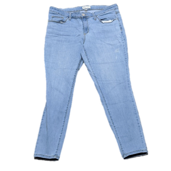 sallisingleton's tweet image. So good I had to share! Check out all the items I'm loving on @Poshmarkapp from @styletaketwo #poshmark #fashion #style #shopmycloset #lillypulitzer #freeplanet #avaviv: posh.mk/dHXWL9pCsBb